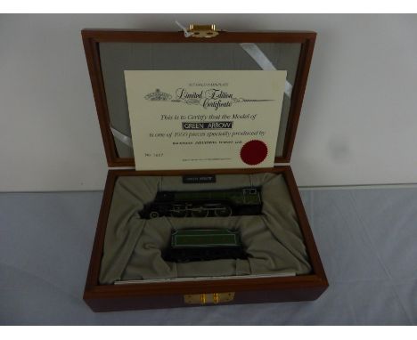 Ltd edn cased Bachmann OO gauge 9ct gold plated nameplate Green Arrow locomotive with certificate in wooden presentation case