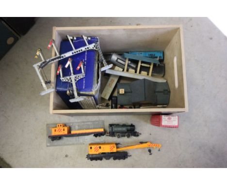 Group of model railway to include OO / HO & Hornby Dublo to include Hornby Southern Star engine, made in Slovenia powered cra