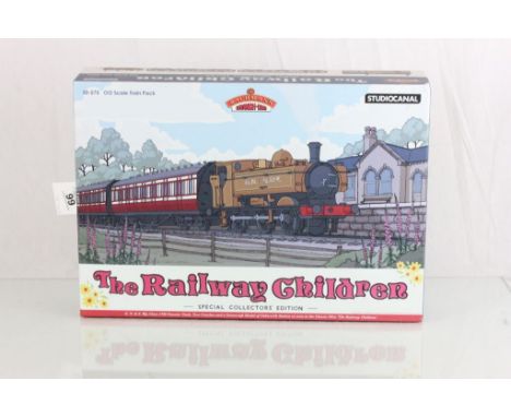 Boxed Bachmann OO gauge 30575 The Railway Children special collectors edition Train Pack, complete with certificate and appea