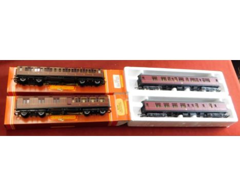 Hornby Railway 'OO' Gauge 1x R.452 Mr Clerestory Composite Coach, 1x R453 Mr Clerestory Brake 3rd Coach, 2 x Lima 305312W Coa