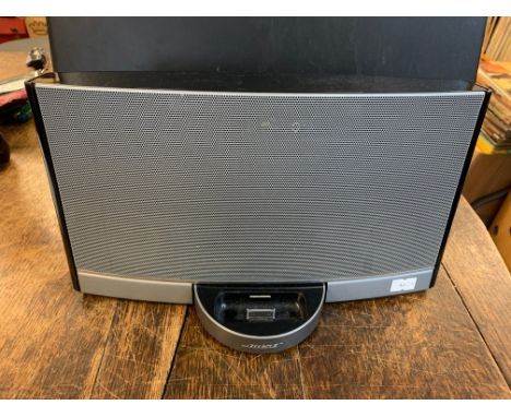 BOSE SPEAKER DOCK. Bose sounddock portable iPod dock. Includes audio input and DC power input. Working order but no power sup