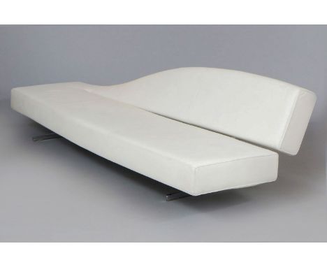 CASSINA ¨Aspen¨ Sofa - Entwurf Jean-Marie Massaud (a.d. Jahr 2005), weiß beledertes, allseitig gepolstertes Sofa auf verchrom