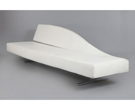 CASSINA ¨Aspen¨ Sofa - Entwurf Jean-Marie Massaud (a.d. Jahr 2005), weiß beledertes, allseitig gepolstertes Sofa auf verchrom