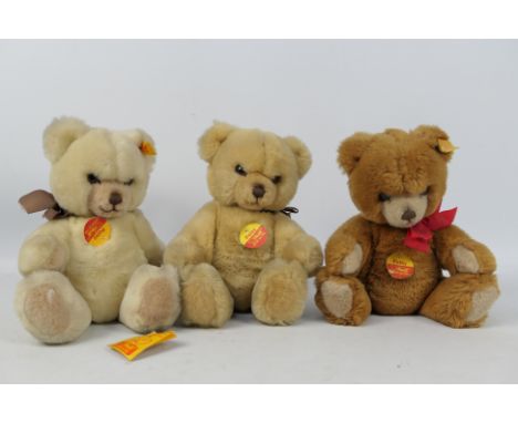 Steiff - 3 x jointed Petsy Bears which stand approximately 26 cm tall, a blonde bear # 0235/28, a light tan bear and a brown 