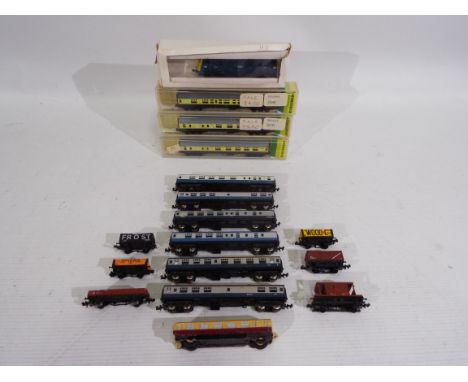 Lima, Minitrix, Graham Farish, Fleischmann - 16 x mostly unboxed, plastic-cased, and boxed N gauge carriages, wagons, and a l