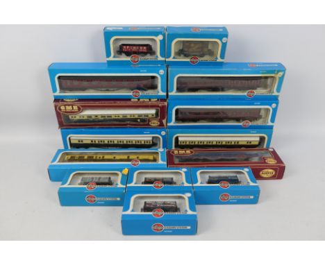 Airfix / GWR Models  - A rake of 14 boxed OO gauge passenger and freight rolling stock items from Airfix. Lot includes GWR 54