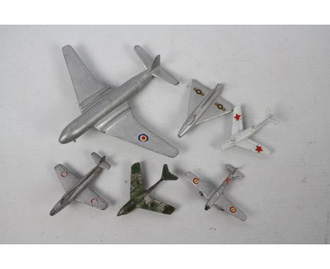 Mercury (Italy) - Six unboxed six vintage diecast military aircraft from Mercury. Lot consists of Mercury #407 Comet DH106; #