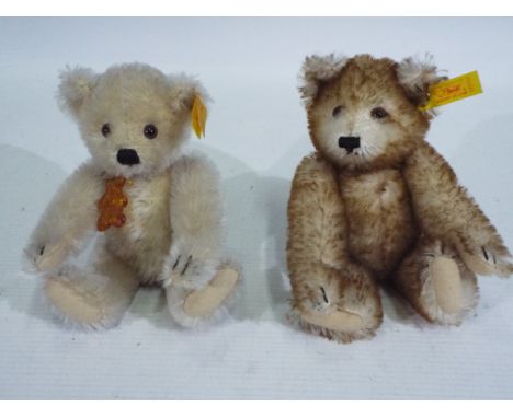 Steiff - Two Steiff bears, 029523 &amp; 029561 approx 16 cm (h). Each with gold button and yellow label.  In clean and tidy c