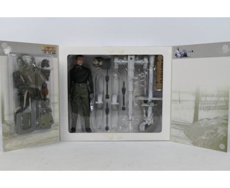 Dragon - A boxed Dragon #70400 1:6 scale WW2 Eastern Front 1943, "Wolfgang Knaf", Heer Grenadier w/8.8cm Raketenwerfer 43 (Pu