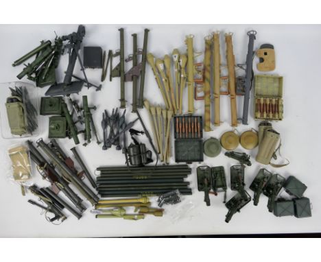 Dragon - DiD - A loose collection of WW2 weapons attributed to Dragon / DiD or similar suitable for 1:6 scale action figures.