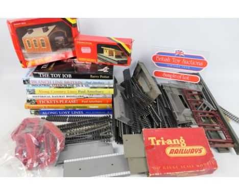 Hornby - Tri ang - OO/HO Track. A large quantity of loose OO/HO gauge track, scenery and books appearing in playworn to Excel