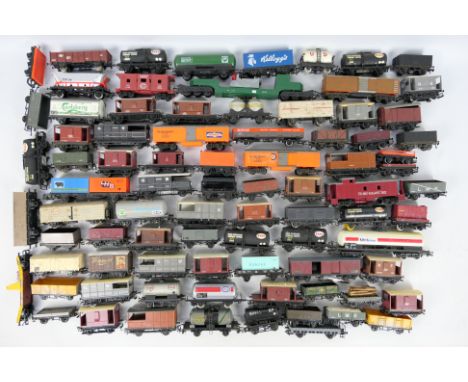 Fleischmann - Hornby - Lima - Triang - Others - Over 50 unboxed OO / HO gauge freight rolling stock items. Lot includes Fleis