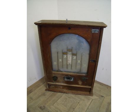 Vintage wooden cased penny slot machine (55cm x 76cm x 16.5cm) 