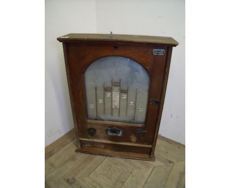 Vintage wooden cased penny slot machine (55cm x 76cm x 16.5cm) 