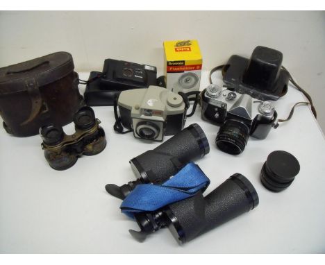 Selection of various assorted vintage and other cameras &amp; camera equipment in one box 