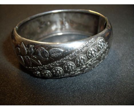 Boxed Chester silver hallmarked gate folding silver bangle with overlaid floral design 