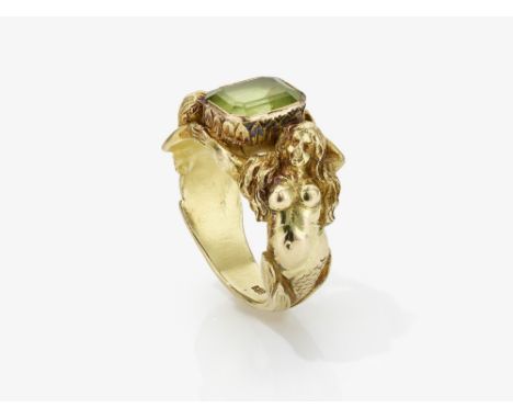 Ring mit PeridotGelbgold 585/-, gestempelt. 1 Peridot im oktogonalen Treppenschliff von ca. 9,7 x 7,5 x 5,6 mm. Der Peridot i