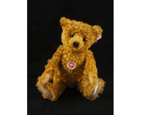 A Steiff honey mohair bear 038242