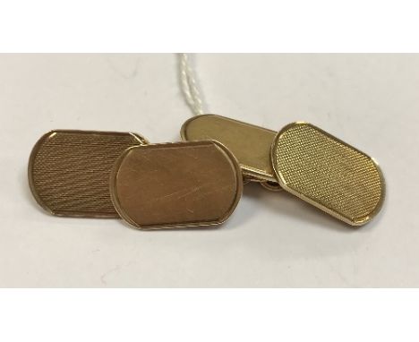 A pair of 9 carat gold engine turned cufflinks, 8.1 g