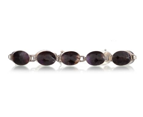 BLUE JOHN BRACELET, set with oval cabochon stones, mounted in silver20cm long