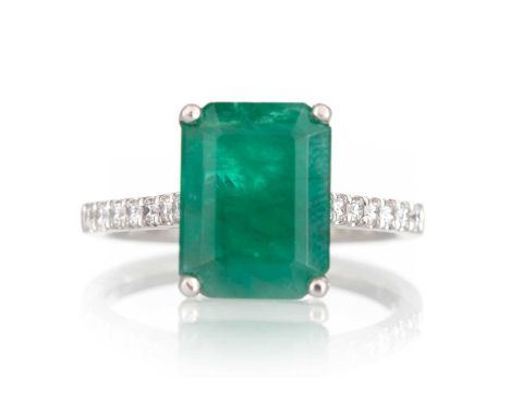 EMERALD AND DIAMOND RING, set with an octagonal step cut emerald of approximately 2.98 carats, on diamond shoulders, in plati