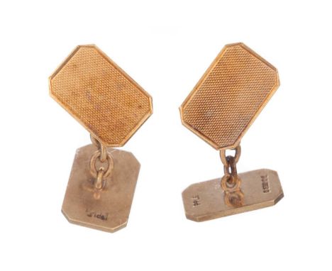 PAIR OF NINE CARAT GOLD CUFFLINKS, each panel with engine turned decorationQty: 10.5g