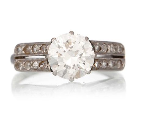 ART DECO DIAMOND SOLITAIRE RING EARLY 20TH CENTURY, the round brilliant cut stone of approximately 1.60 carats, with diamond 