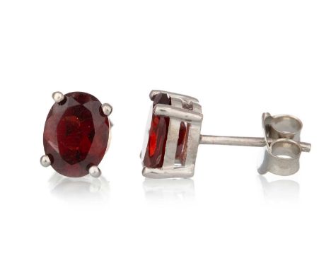 PAIR OF GARNET STUD EARRINGS, in silver