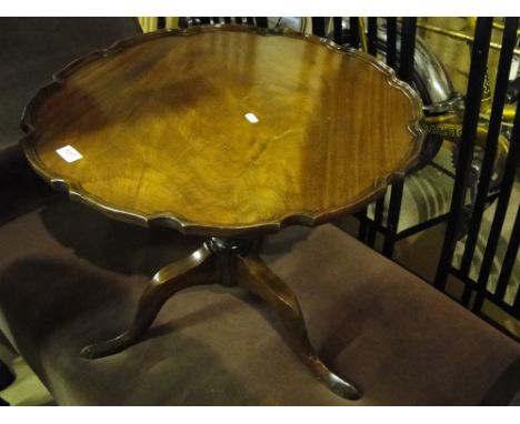 Mahogany tilt top tripod table