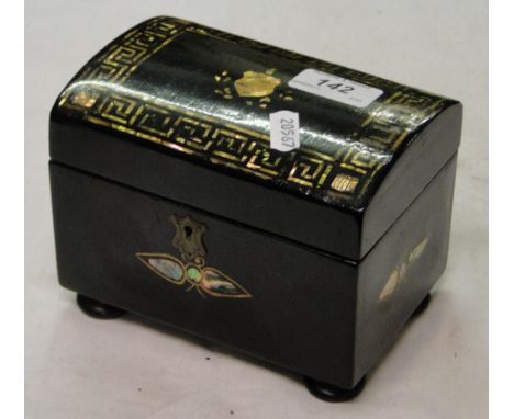A lacquer tea caddy with gilded Greek key decoration on 4 feet.