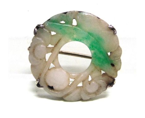A JADE BROOCH the foliate carved circle approximately 2.6cm diameter 
