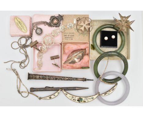 A SELECTION OF WHITE METAL JEWELLERY AND ITEMS, to include a silver 'B'Ham &amp; Dist AM: Football Alliance' fob medal with v