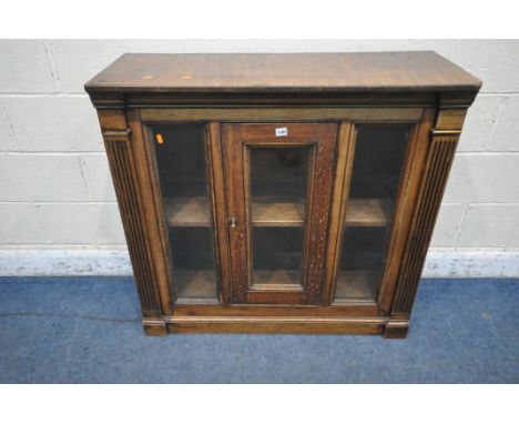 AN EARLY 20TH CENTURY MAHOGANY CABINET with a single glazed door, flanked by two glass panes, that's enclosing a single shelf