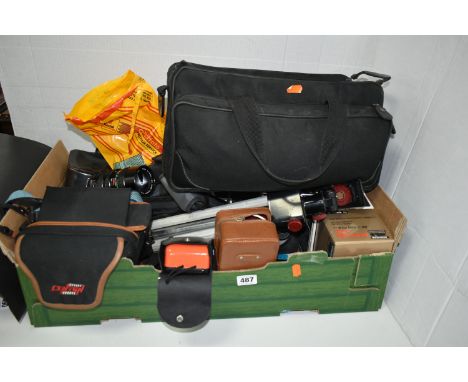 VINTAGE PHOTOGRAPHIC EQUIPMENT ETC, to include a Minolta SRT101 camera body, Minolta 55mm f1.7 lens, Sunagor 28-70 zoom lens,