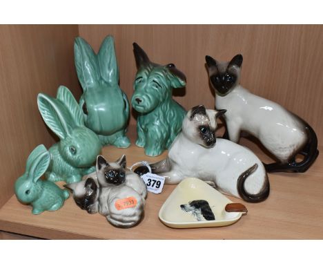 A GROUP OF ANIMAL THEMED CERAMICS, comprising a Beswick lying down Siamese cat no 1558, Beswick Siamese kittens no 1296, a Ro