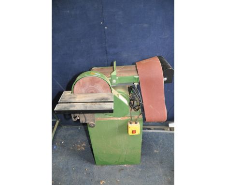 A WOODWISE AS-609 BELT AND DISC SANDER with  6in belts and 9in disc,  some spare belts (PAT pass and working)