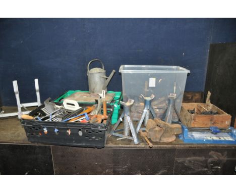 THREE TRAYS CONTAINING TOOLS including an untested Wickes tile cutter, three axle stands, a Record No2 vice (rusty but doesn'