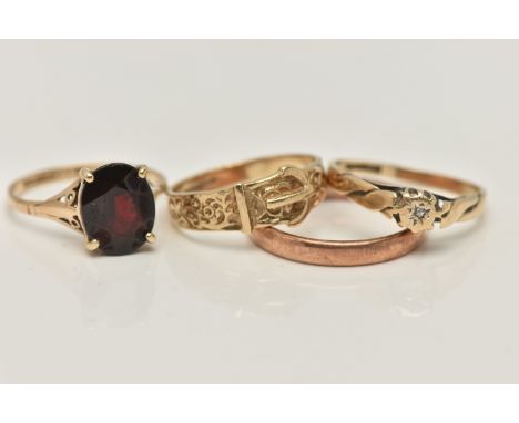 A SELECTION OF FOUR 9CT YELLOW AND ROSE GOLD RINGS, to include a diamond single stone ring set with one single cut diamond, m