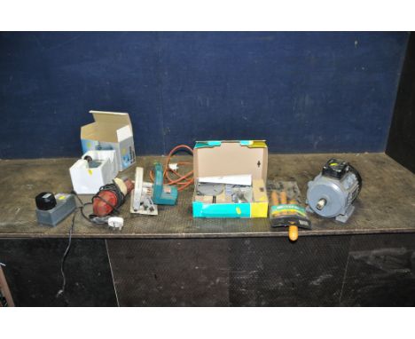 A COLLECTION OF POWER TOOLS AND ACCESSORIES including Sealey angle grinder, a Protech 4in cordless angle grinder (both PAT pa