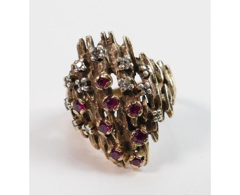 9ct gold designer style dress ring set ruby &amp; diamonds: size P, weight 10.8g 