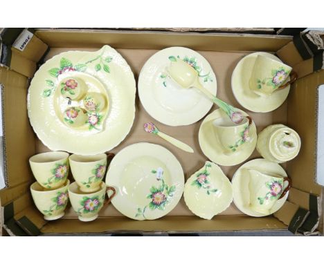 A collection of Carltonware Australian Pattern Tea Ware: 24 pieces 