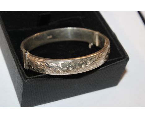 1963 Smith & Pether Birmingham Sterling silver bangle, approx. 18.5gms  