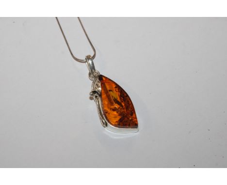 A large Art Nouveau style Sterling silver and amber pendant necklace, approx. 14gms 