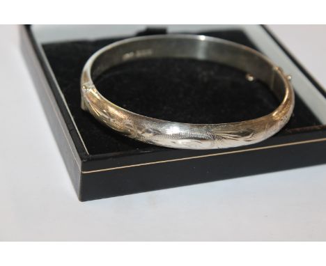 1969 Henry Griffiths & Sons of Birmingham Sterling silver bangle 