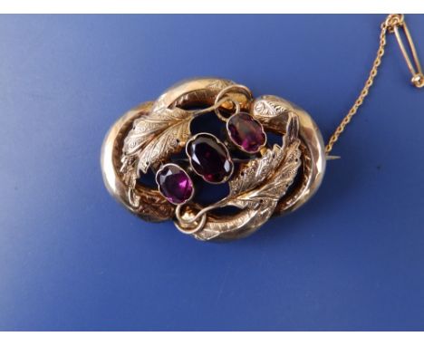 A Victorian amethyst set yellow metal brooch, 1.6" across.