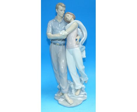 A Lladro figure group of lovers, 14"