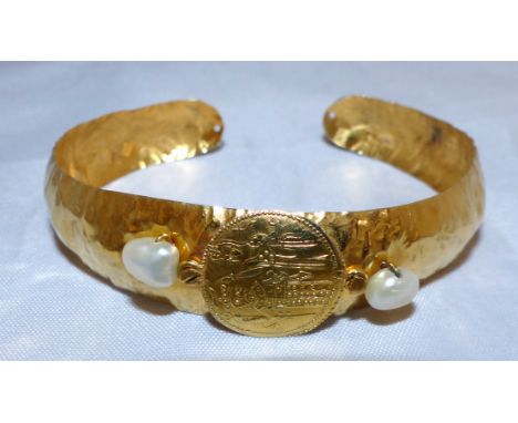 A yellow metal bangle set 2 fresh water pearls and coin shaped medallion