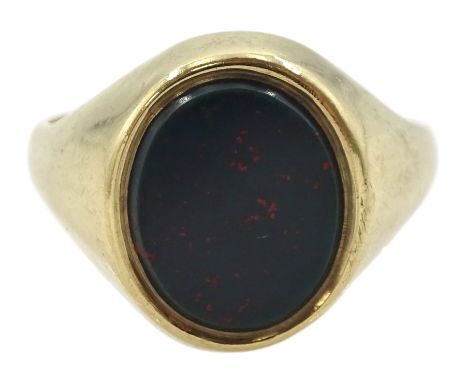 9ct gold bloodstone signet ring, Birmingham 1972Condition Report:Approx 5.4gm, size T-U, well presented ring in good conditio