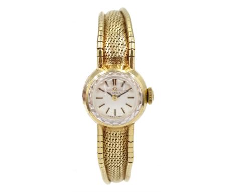 Omega 9ct gold ladies manual wind wristwatch Cal. 483, case hallmarked London 1963Condition Report:Approx 16.3gm excluding mo