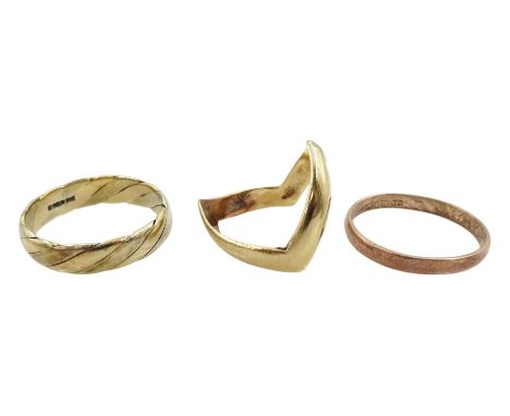 Three 9ct gold rings, including wishbone ring, rose gold wedding band and twist design band, all hallmarked Condition Report: